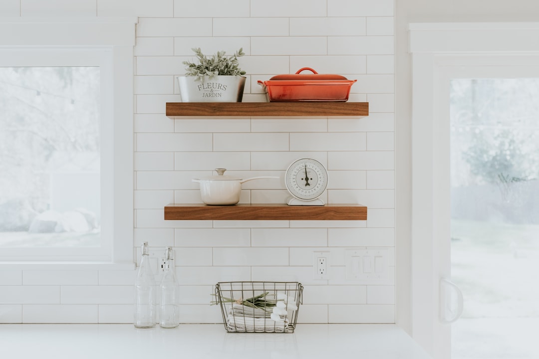 Photo Willow and whisk: kitchen utensils